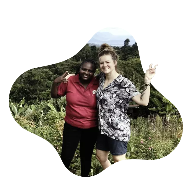 zwei Sozialarbeiterinnen in Tanzania